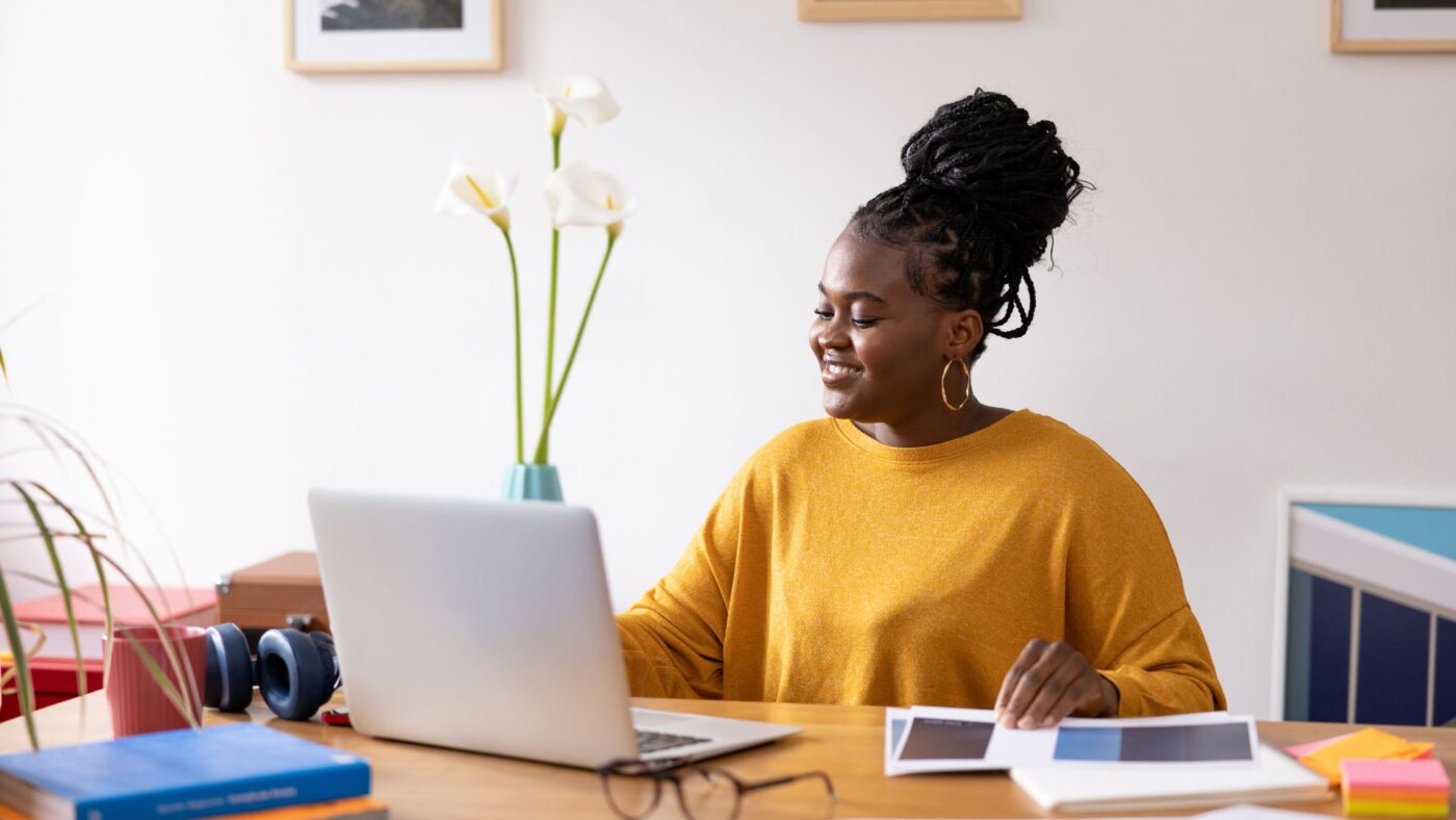 Side Hustles You Can Do Using Your Phone & Earn $100 a Day